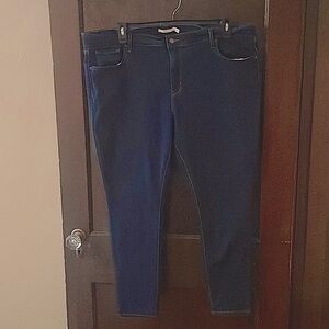 EUC size 22w Levi’s skinny jeans